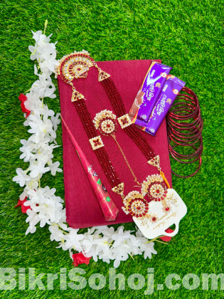 Exclusive Saree Gift Combo
